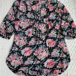 Angie 3/4 sleeve top floral pattern